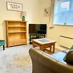 1 Merchants Gate - 2 Bedroom, City Apartment With Private Parking